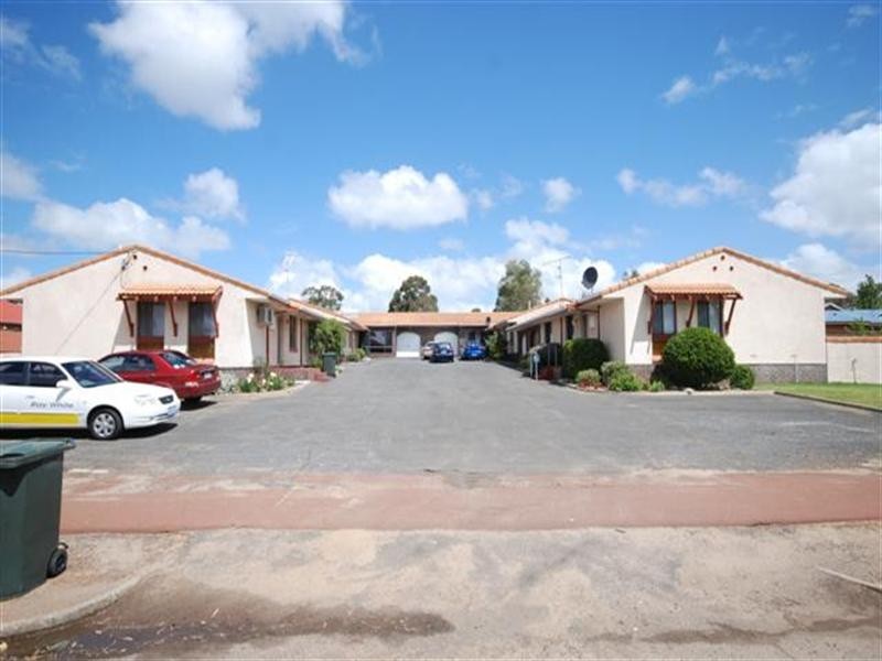 2/111 Clayton Road, Narrogin WA 6312