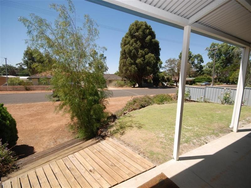 55 Hough Street, Narrogin WA 6312