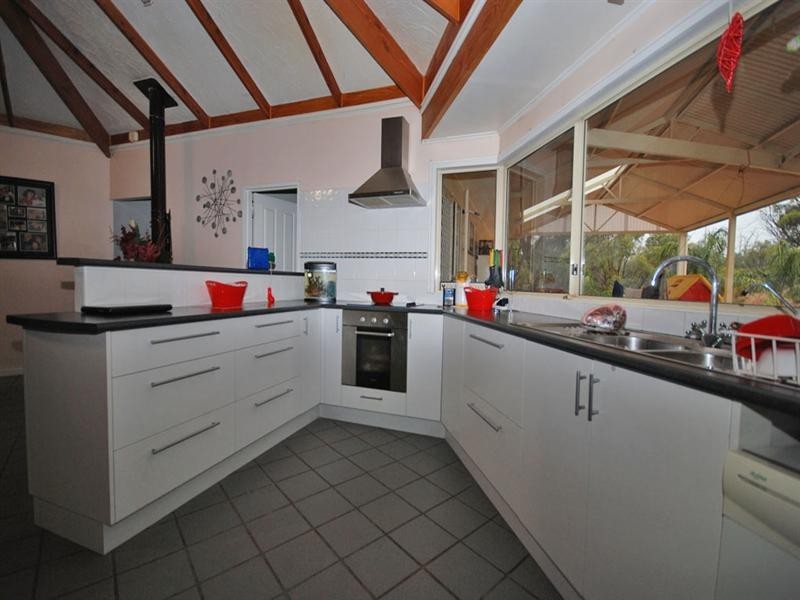 2 Cuballing Street, Cuballing WA 6311