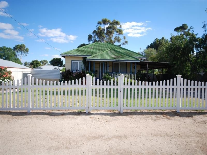 65 Ensign Street, Narrogin WA 6312