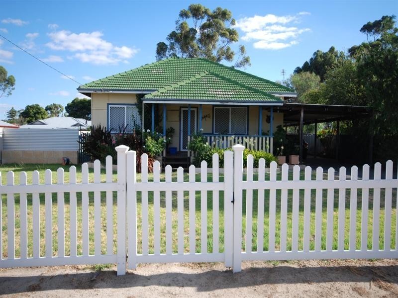 65 Ensign Street, Narrogin WA 6312