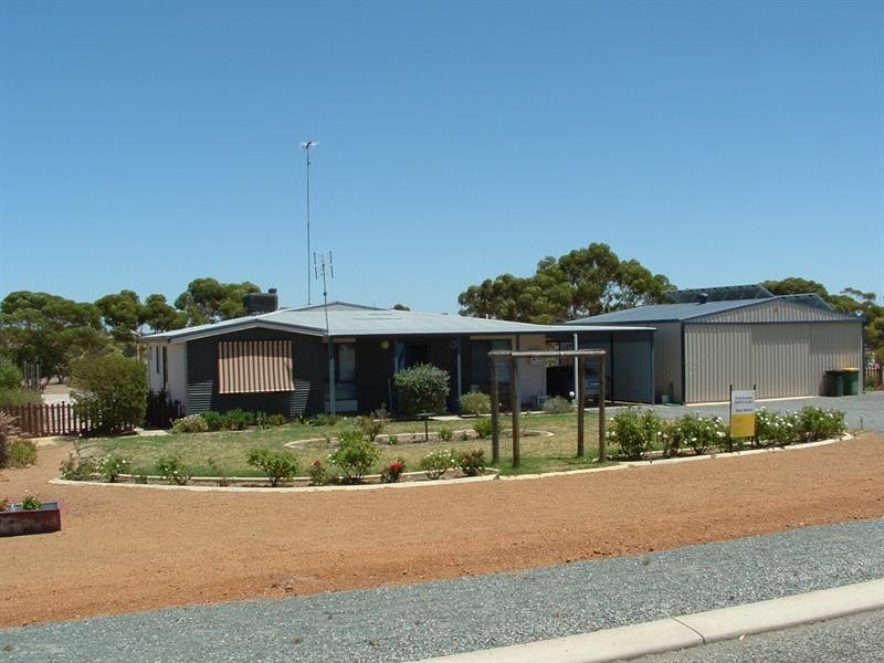 26 Curlew Way, Wickepin WA 6370