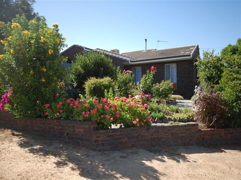 2 Hough Street, Narrogin WA 6312