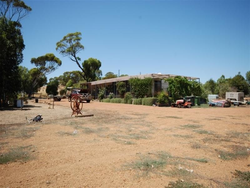 65 Russell Street, Cuballing WA 6311