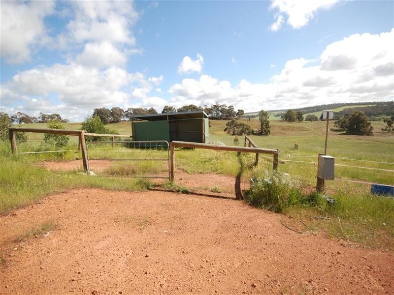 3 Pollard Road, Wandering WA 6308