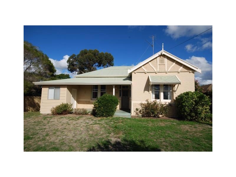 27 Clayton Road, Narrogin WA 6312