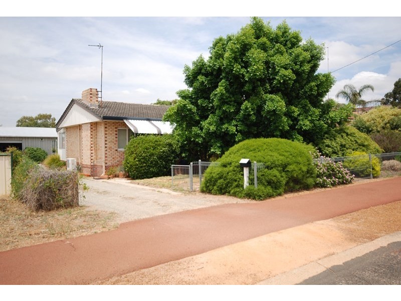 109 Narrakine Road, Narrogin WA 6312