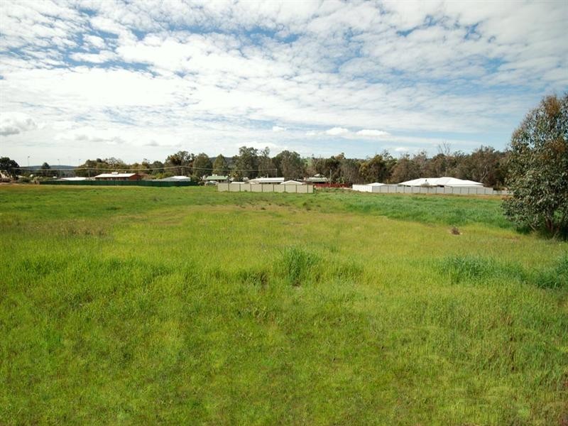 12 Humes Way, Wandering WA 6308