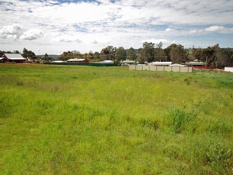 12 Humes Way, Wandering WA 6308