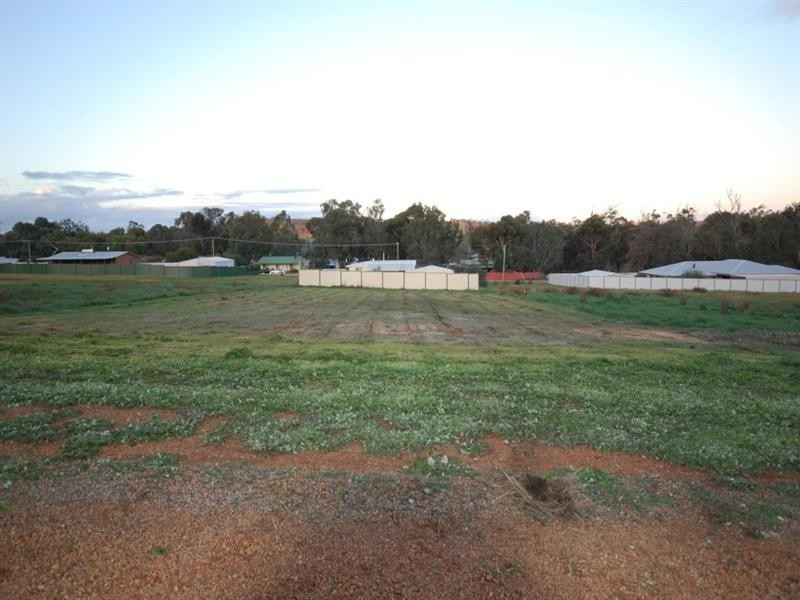 12 Humes Way, Wandering WA 6308