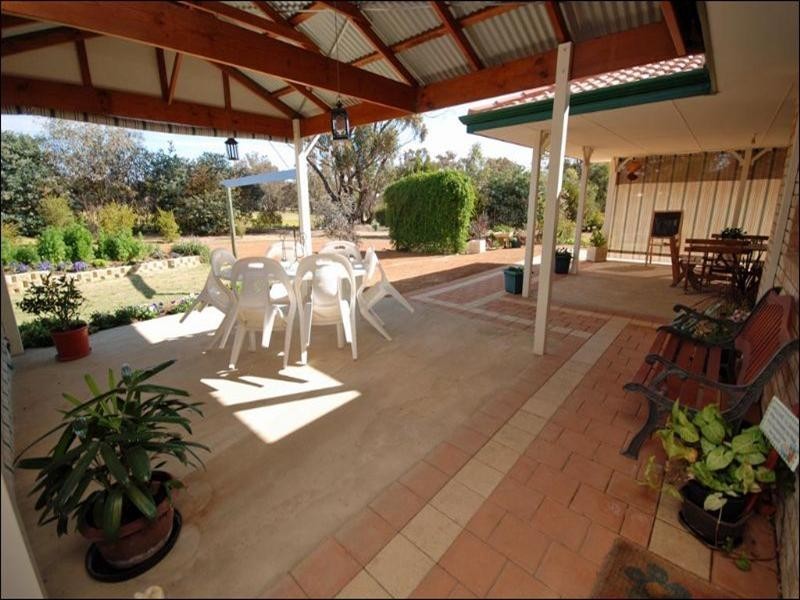 42 Corrie Street, Cuballing WA 6311
