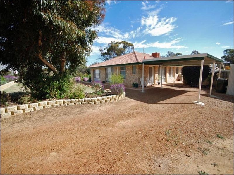 42 Corrie Street, Cuballing WA 6311