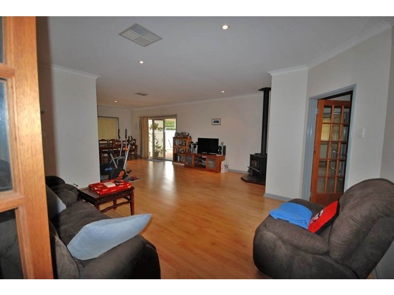 14 Hough Street, Narrogin WA 6312