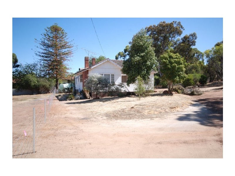 27 Lock Street, Narrogin WA 6312