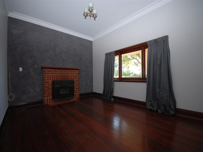 21 Williams Road, Narrogin WA 6312