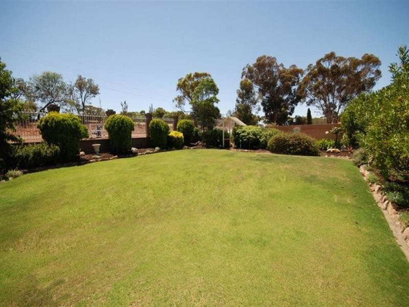 15 Narrakine Road, Narrogin WA 6312