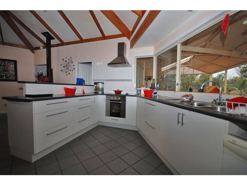 2 Cuballing Street, Cuballing WA 6311