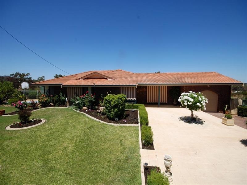 15 Narrakine Road, Narrogin WA 6312