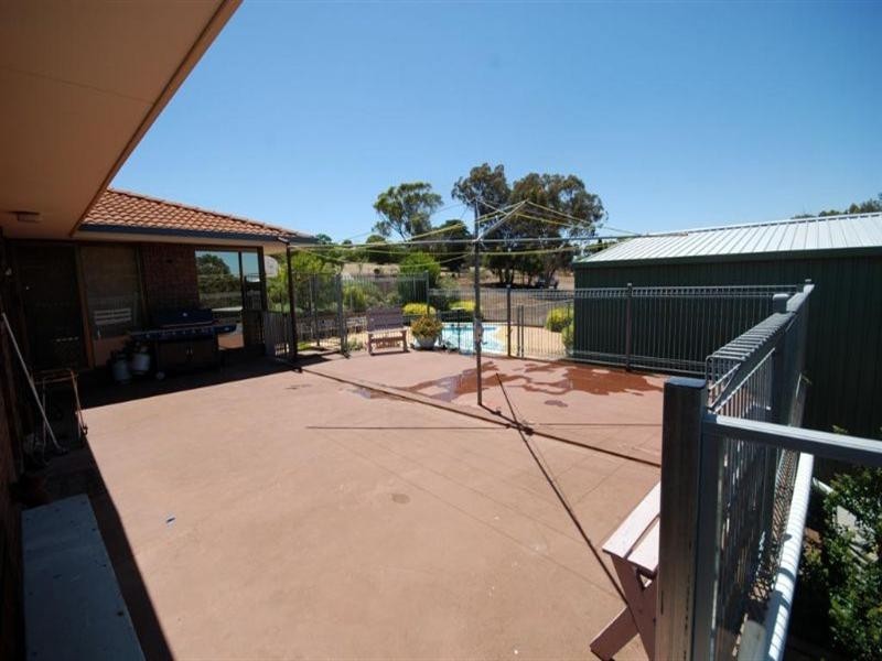 15 Narrakine Road, Narrogin WA 6312