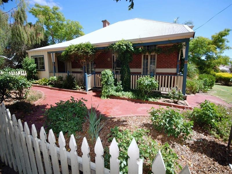 56 Ensign Street, Narrogin WA 6312