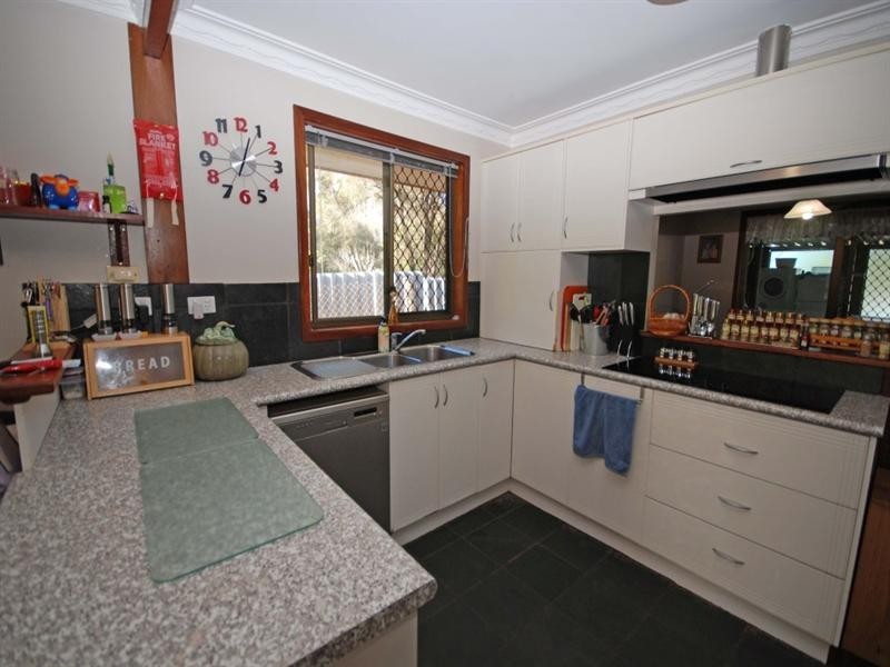 9 Narrakine Road, Narrogin WA 6312