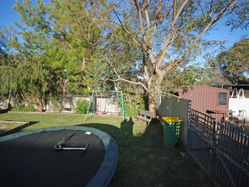 9 Narrakine Road, Narrogin WA 6312