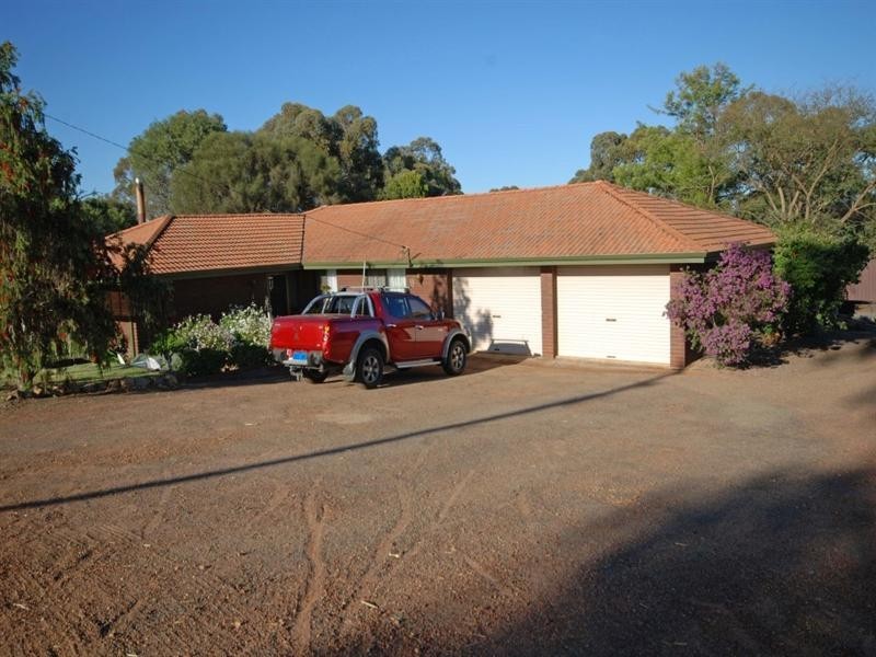 9 Narrakine Road, Narrogin WA 6312