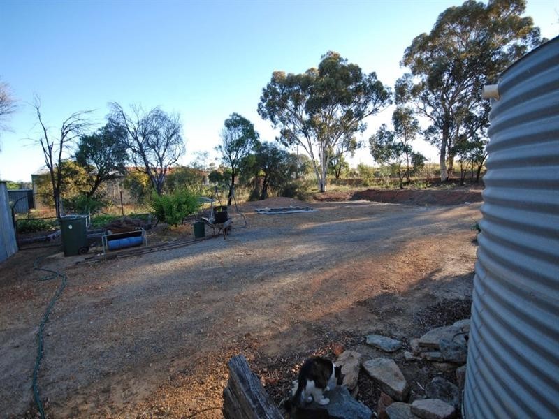 9 Narrakine Road, Narrogin WA 6312