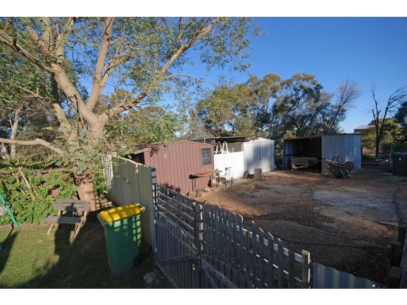 9 Narrakine Road, Narrogin WA 6312