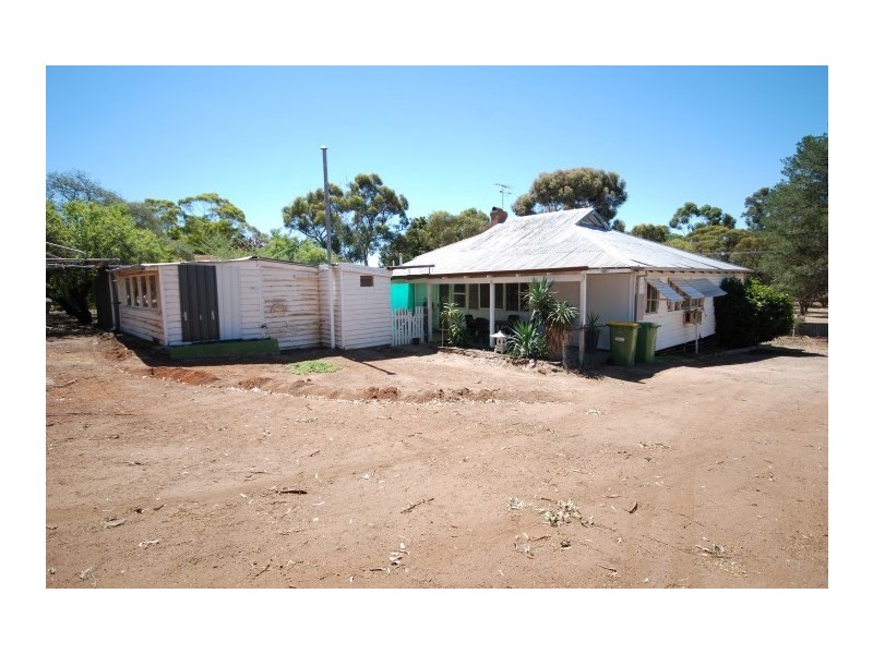 17 Felspar Street, Narrogin WA 6312