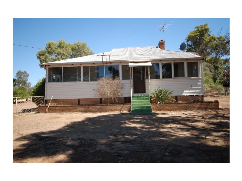 17 Felspar Street, Narrogin WA 6312