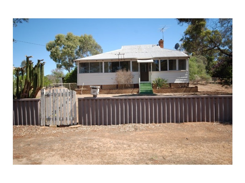 17 Felspar Street, Narrogin WA 6312