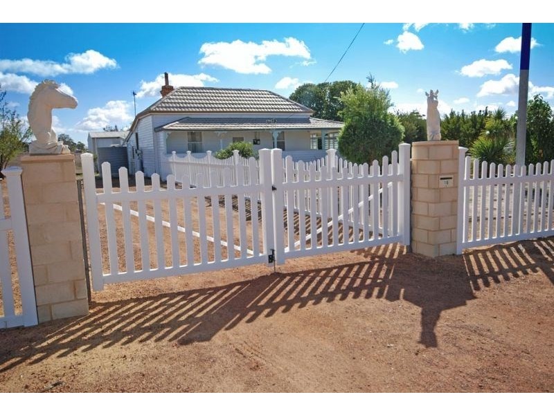 16 Dellar Street, Narrogin WA 6312