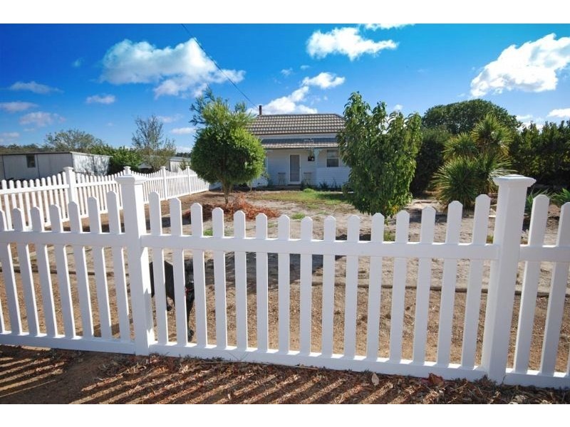 16 Dellar Street, Narrogin WA 6312