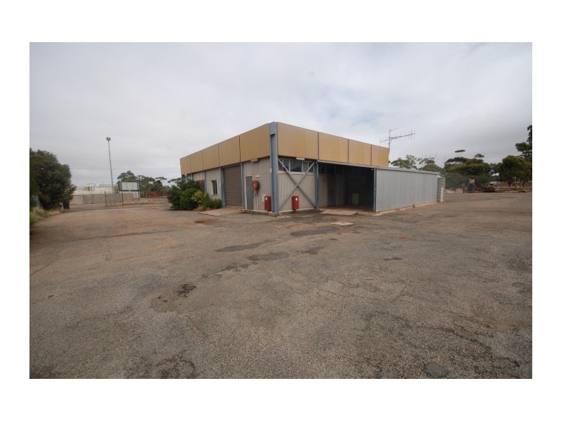1 and 2 Earl Street, Narrogin WA 6312