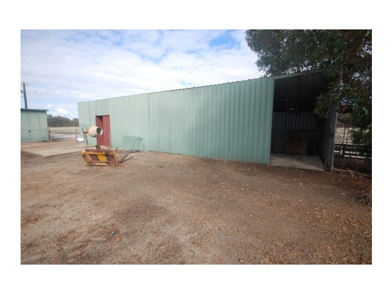 36 Narrakine Road South, Narrogin WA 6312