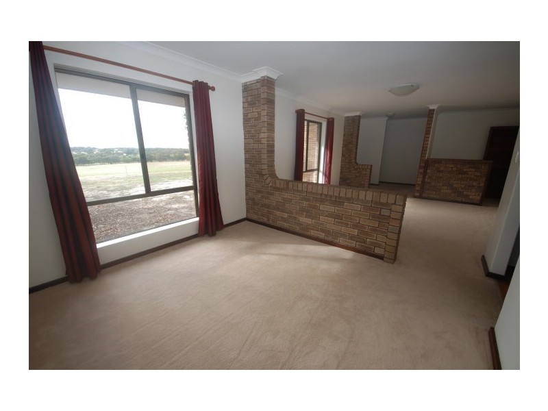 36 Narrakine Road South, Narrogin WA 6312