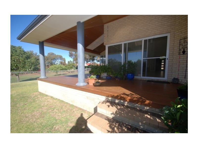 24 Sydney Hall Way, Narrogin WA 6312