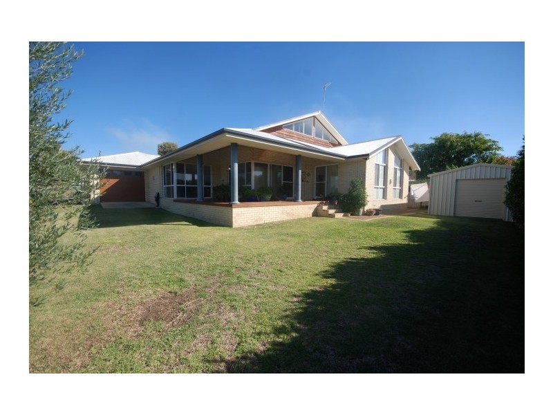 24 Sydney Hall Way, Narrogin WA 6312