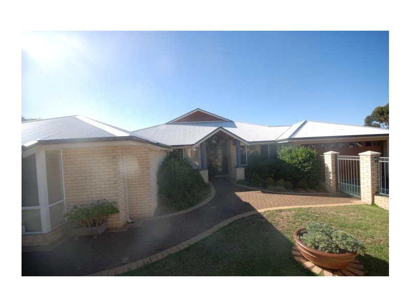 24 Sydney Hall Way, Narrogin WA 6312