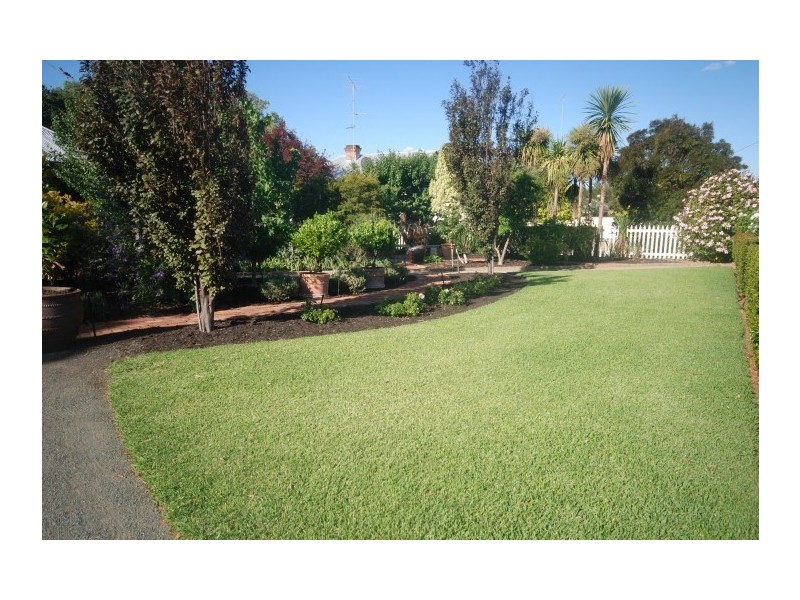 6 Lock Street, Narrogin WA 6312