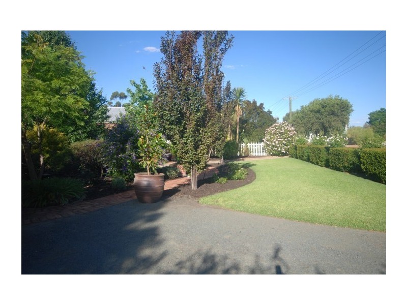 6 Lock Street, Narrogin WA 6312