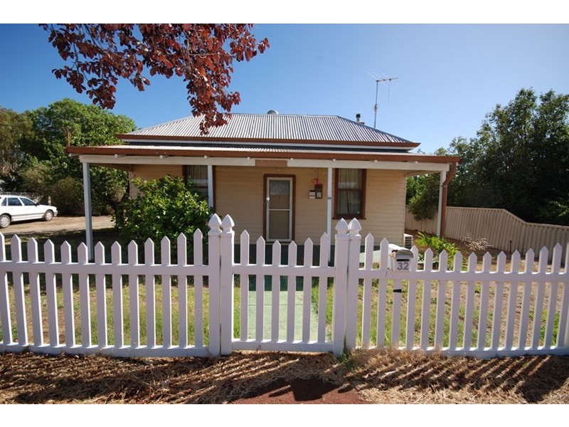 32 Forrest Street, Narrogin WA 6312