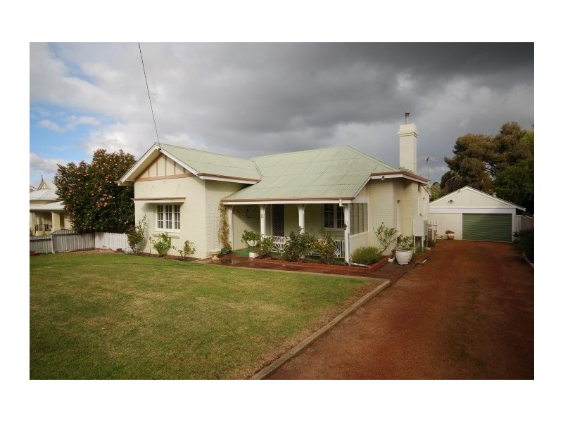 11 Falcon Street, Narrogin WA 6312