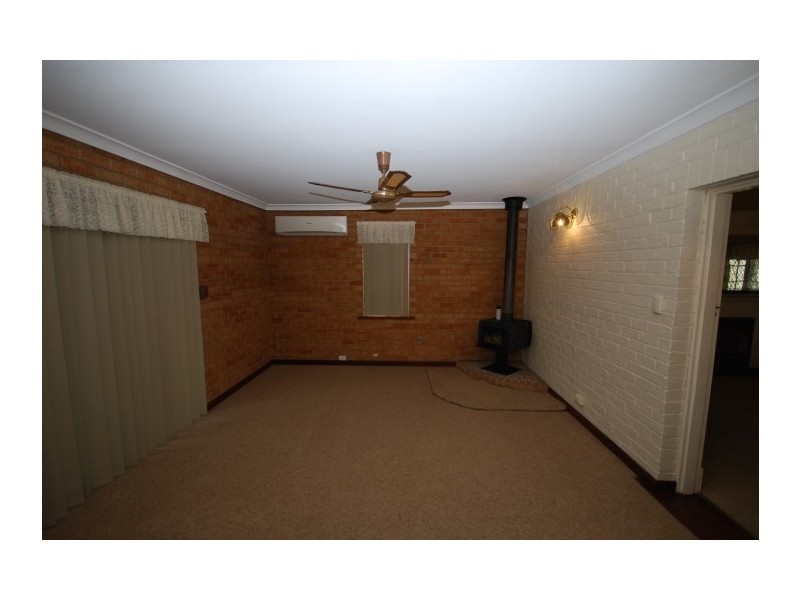 11 Falcon Street, Narrogin WA 6312