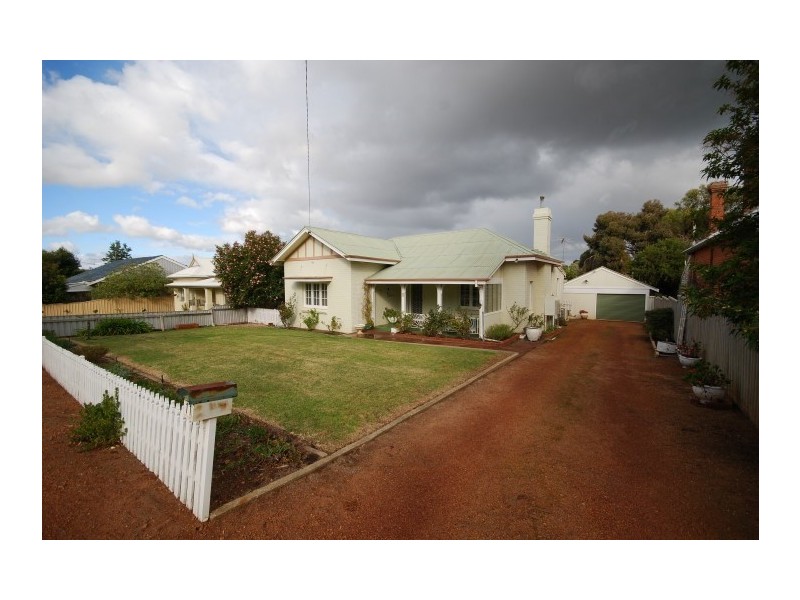 11 Falcon Street, Narrogin WA 6312