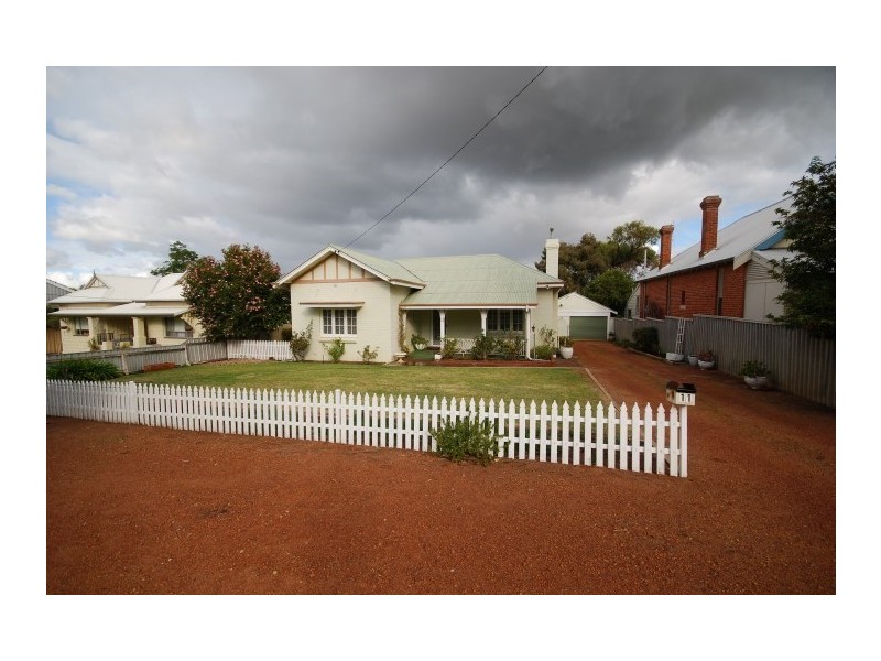 11 Falcon Street, Narrogin WA 6312