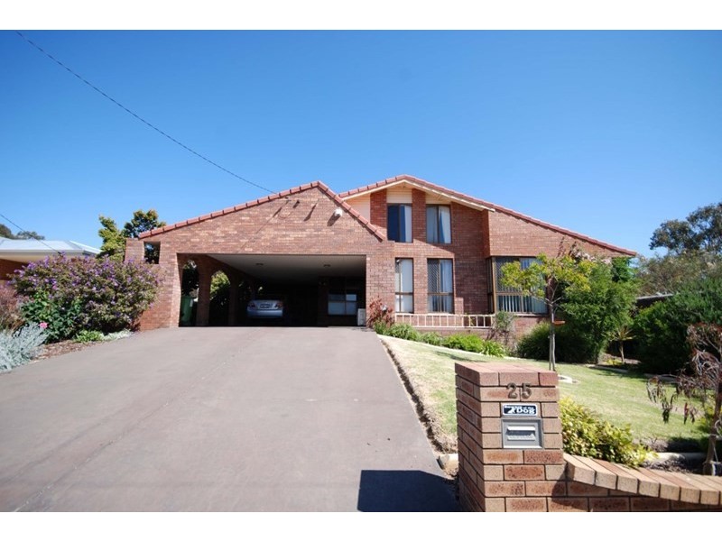 25 Hough Street, Narrogin WA 6312