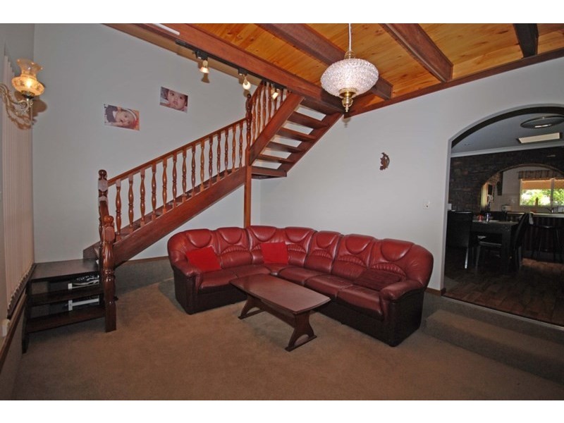 25 Hough Street, Narrogin WA 6312