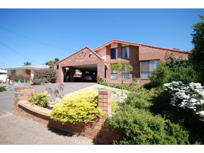 25 Hough Street, Narrogin WA 6312